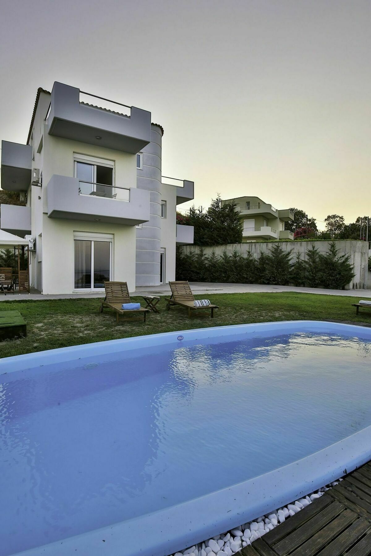 Hill & Sea View *
